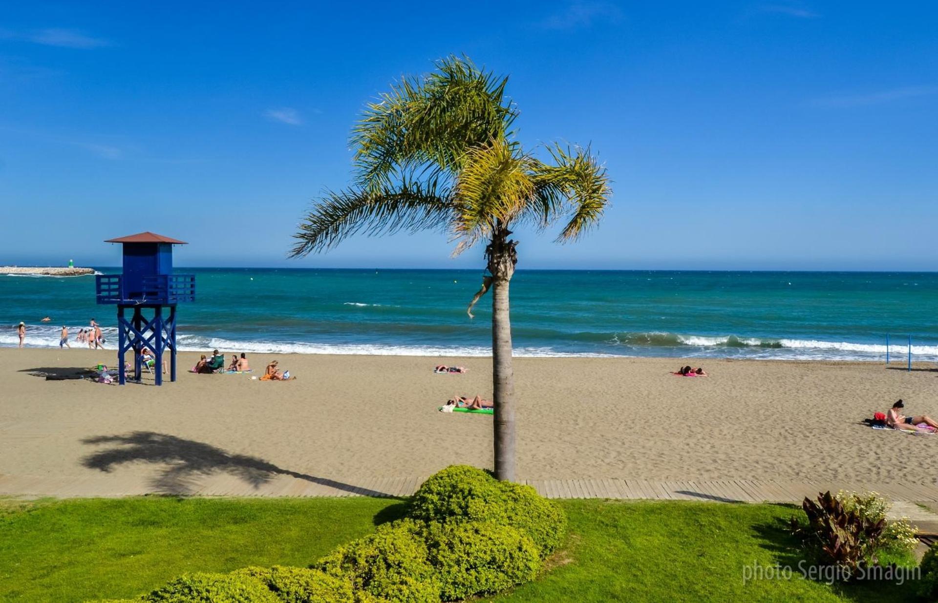 Apartamentos Los Cisnes - 2º Linea De Playa - Perfecta Ubicacion Бенальмадена Экстерьер фото