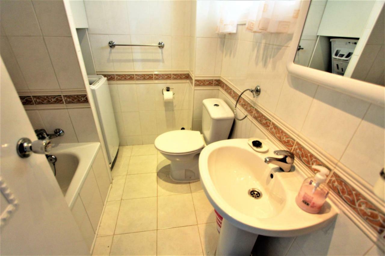 Apartamentos Los Cisnes - 2º Linea De Playa - Perfecta Ubicacion Бенальмадена Экстерьер фото